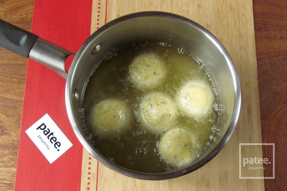 Творожные пончики с маком - Шаг 13