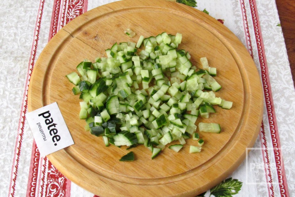 Салат с копчёным кальмаром и кукурузой - Шаг 3