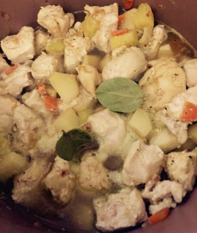 Картофель с курицей , тушенный в томате . - Шаг 3
