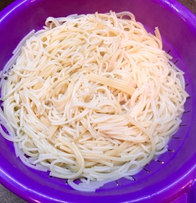 Ещё одна макаронная запеканка с брокколи - Шаг 1