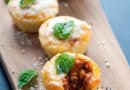 Фаршированные кексики из поленты с сыром и Итальянскими сосисками.