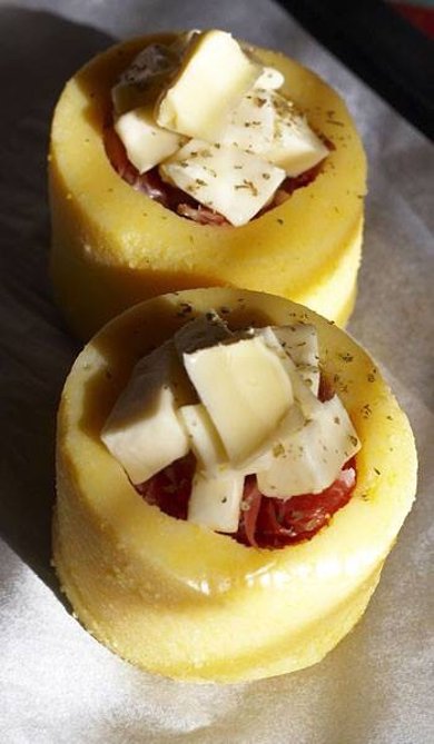 Фаршированные кексики из поленты с сыром и Итальянскими сосисками. - Шаг 3