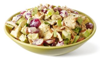 Куриный салат с виноградом, кешью и яблоками