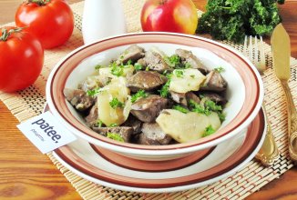 Куриная печень с яблоками в вине