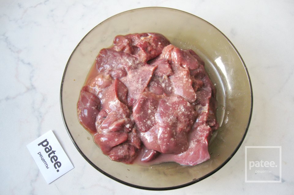 Куриная печень с яблоками в вине - Шаг 3