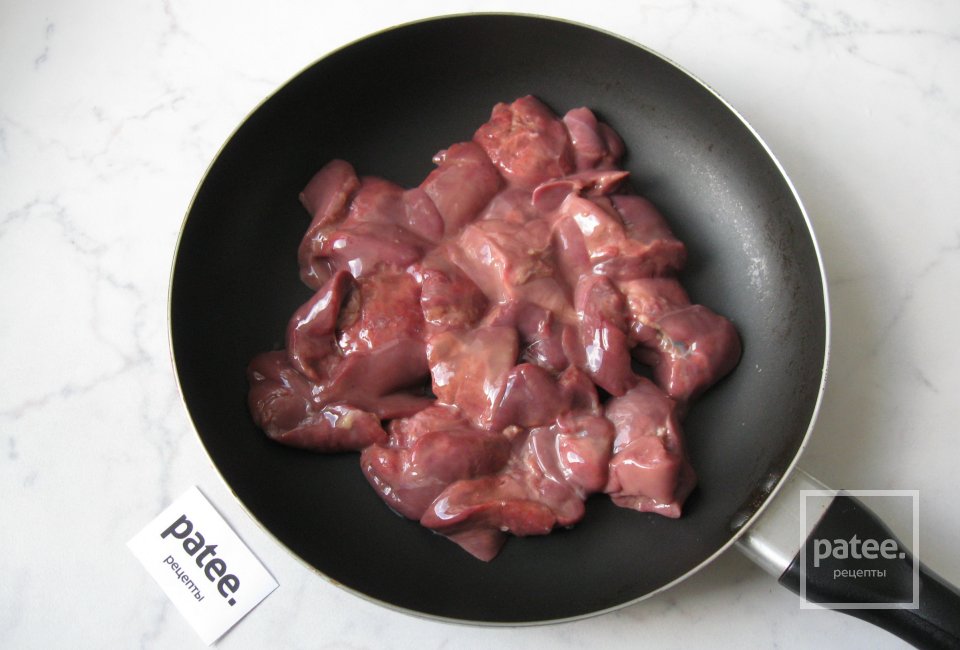 Куриная печень с яблоками в вине - Шаг 4
