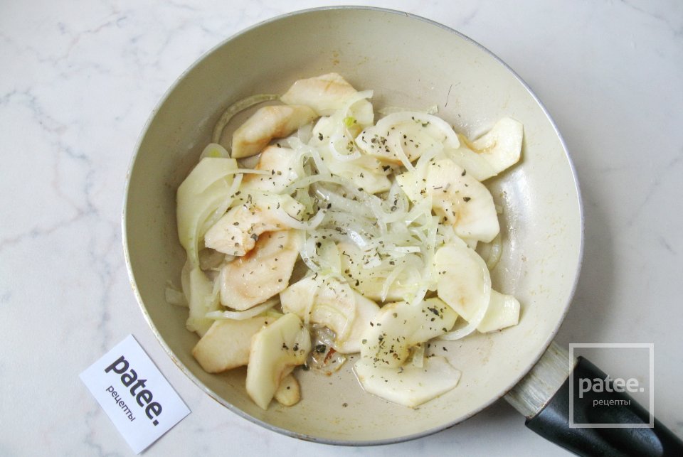 Куриная печень с яблоками в вине - Шаг 8