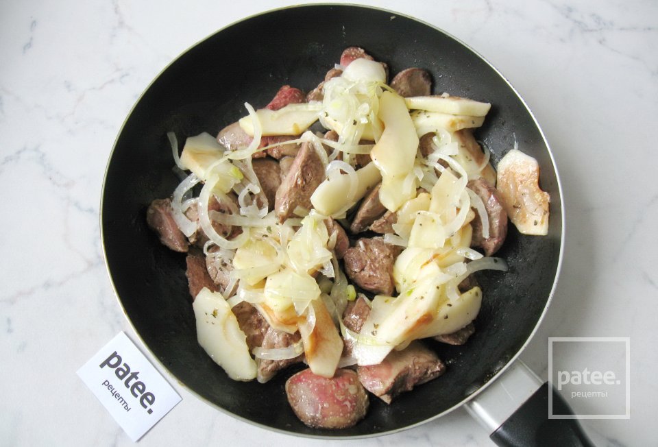 Куриная печень с яблоками в вине - Шаг 9