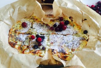 ПП Творожная запеканка без муки, с изюмом и курагой