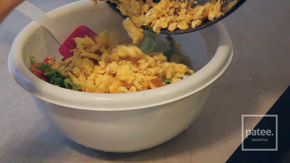 Тёплый салат "Presto с омлетом" - Шаг 7
