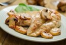 Куриное филе в сливочно-грибном соусе