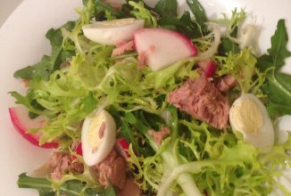 Салат с тунцом