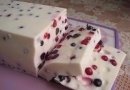 Сметанный десерт с ягодами (сметанный торт-желе)