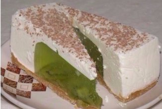 Желейный тортик из киви и сметаны без выпечки