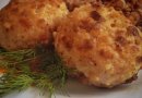 Куриные котлетки с сыром в орехово-изюмной панировке
