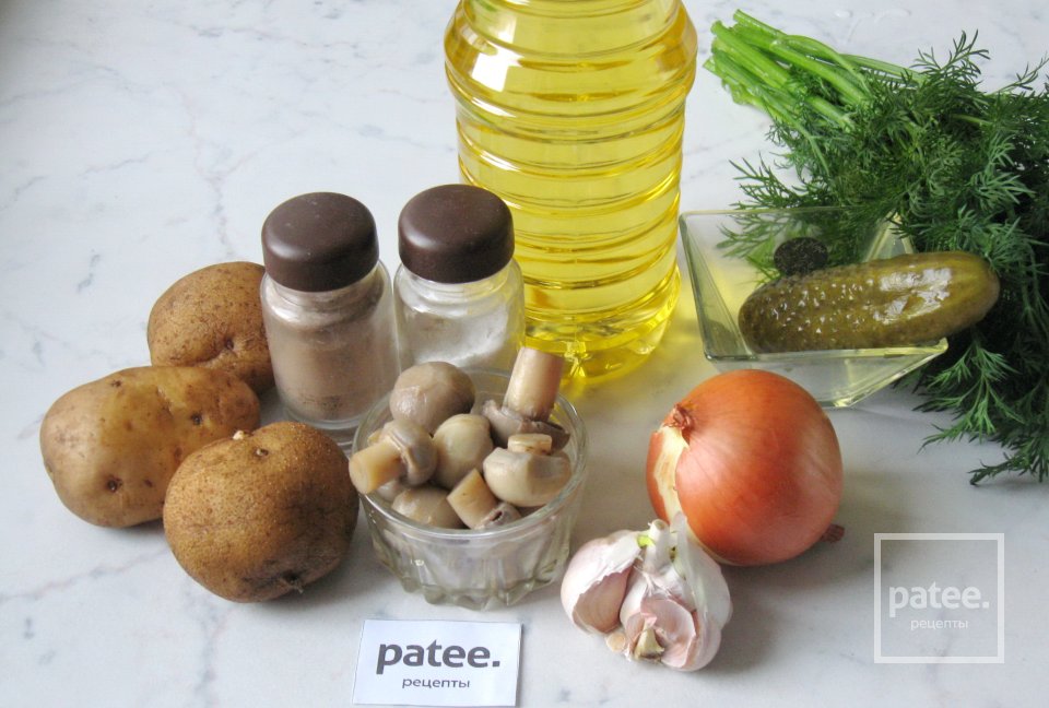 Салат с маринованными грибами и картофелем - Шаг 1