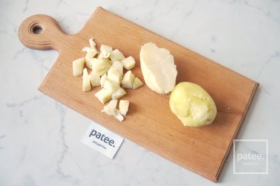 Салат с маринованными грибами и картофелем - Шаг 6