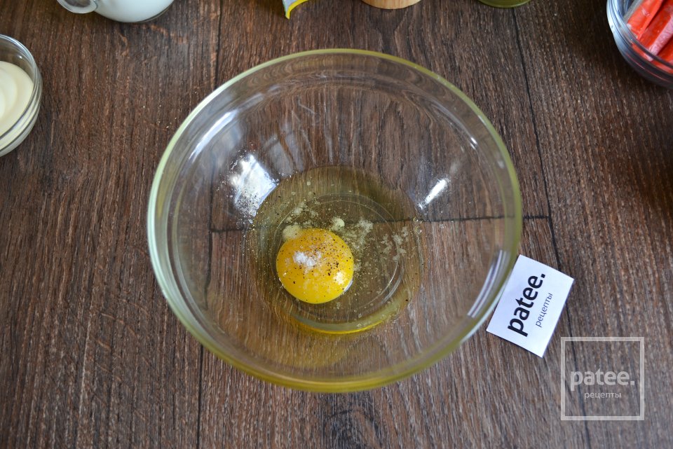 Салат с капустой, омлетом и крабовыми палочками - Шаг 3