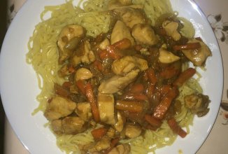 Лапша с овощами и курицей в соусе Тирьяки