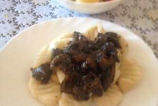 Картофельные клёцки с грибами