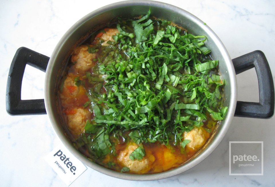 Борщ из щавеля с фрикадельками - Шаг 13
