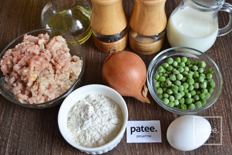 Куриные котлеты с зеленым, молодым горошком - Шаг 1