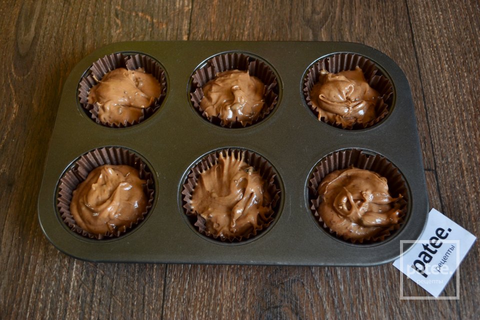 Капкейки с шоколадом и нежным кремом - Шаг 11