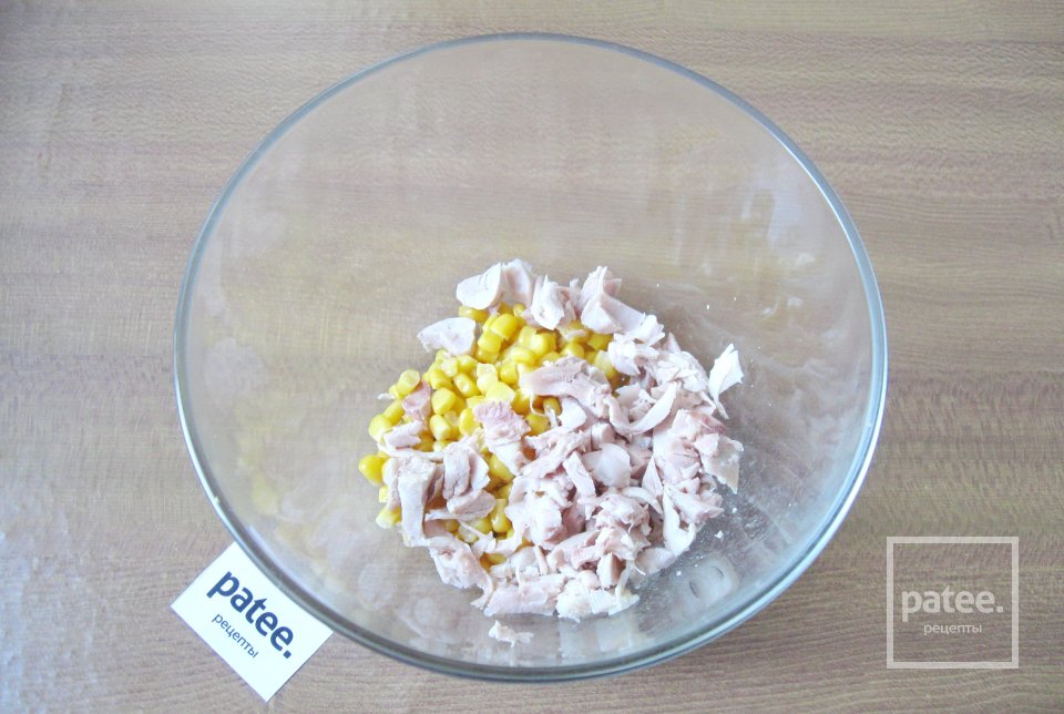 Салат с курицей, ананасом и кукурузой - Шаг 4