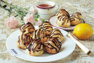 Заварные пирожные со сливками и шоколадом