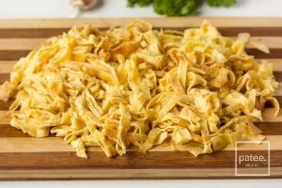 "Рваная курица" с омлетом - Шаг 4