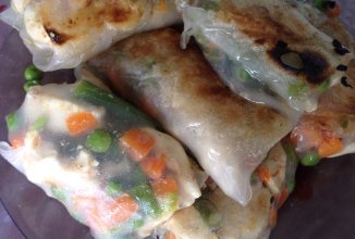 Рисовые роллы с овощами и куриной грудкой