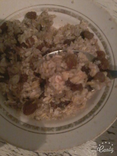 Овсянка с изюмом (быстрого приготовления) - Шаг 1