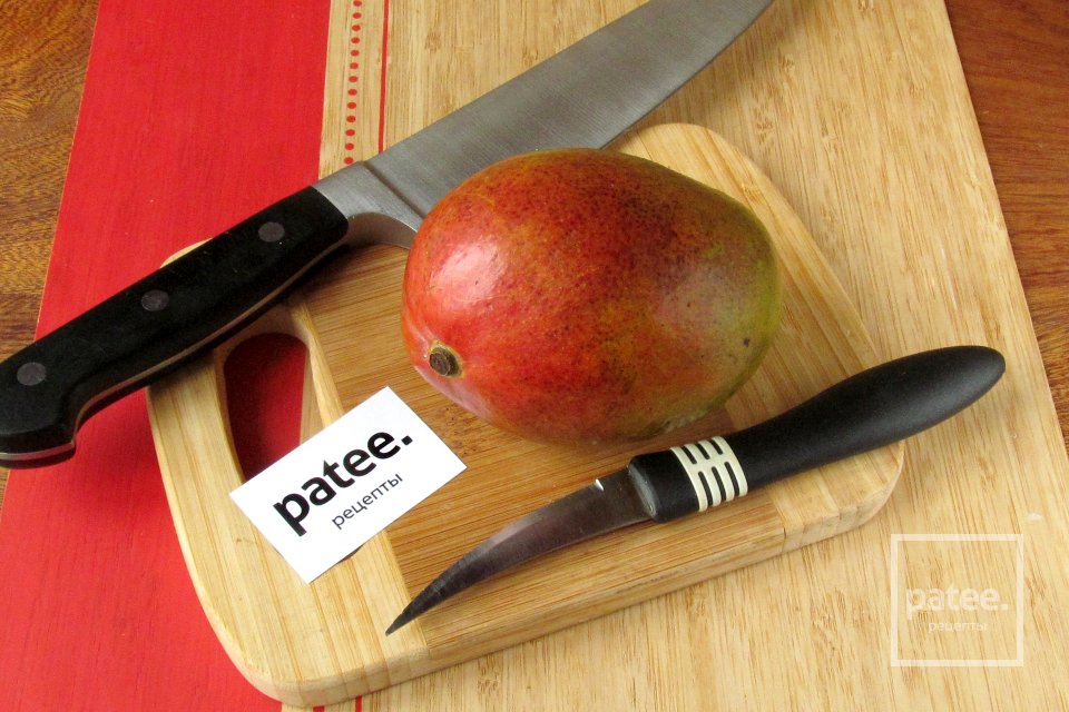 Как разрезать манго - Шаг 1