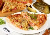 Пицца с солёными огурцами