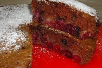 Постный пирог с какао и смородиной