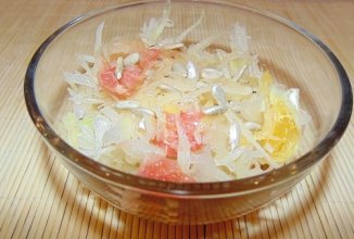 Закуска из капусты,семечек и грейпфрута