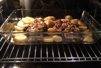 Антрекоты из свинины с картофелем в духовке🐷