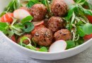 Салат из редиса с фрикадельками