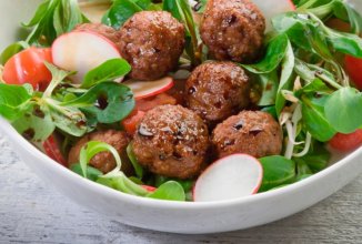 Салат из редиса с фрикадельками