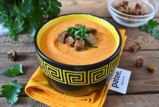 Крем-суп из сельдерея и тыквы с ржаными сухариками