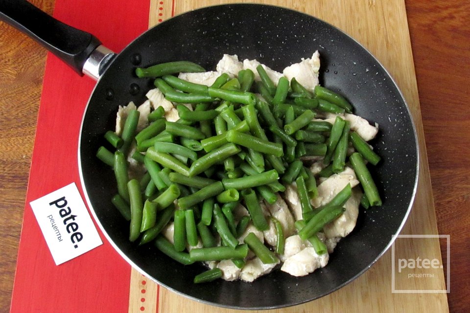 Стручковая фасоль с курицей и яйцом - Шаг 7