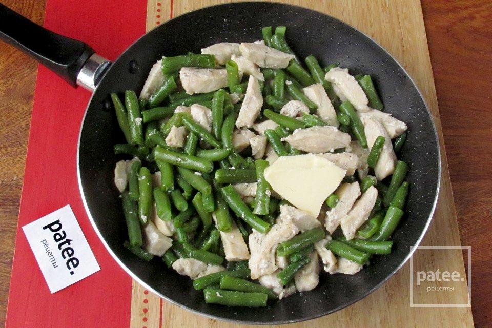 Стручковая фасоль с курицей и яйцом - Шаг 8