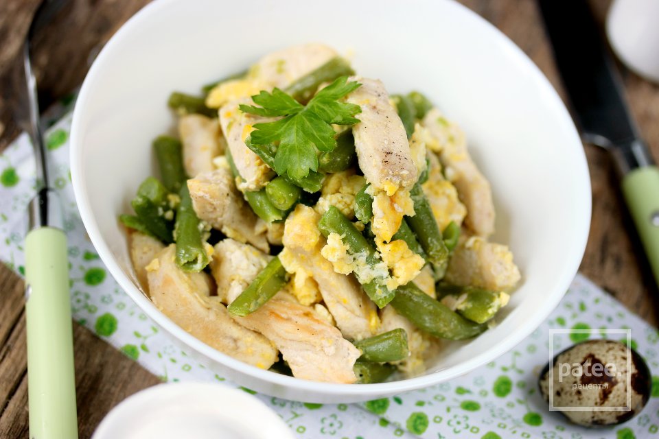 Стручковая фасоль с курицей и яйцом - Шаг 12