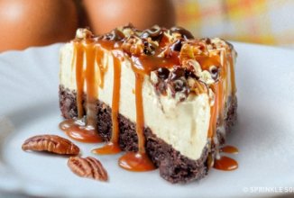 Десерт, который объединяет чизкейк и брауни