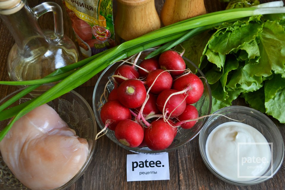 Салат с куриным филе и соусом из сметаны - Шаг 1