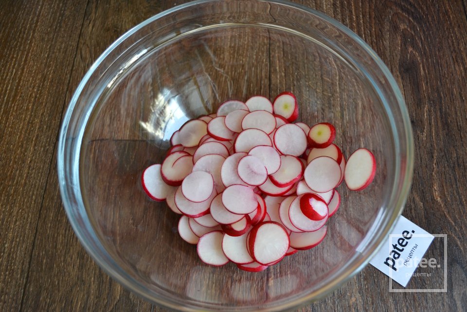 Салат с куриным филе и соусом из сметаны - Шаг 10