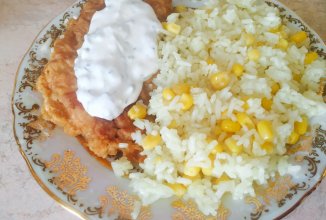 Филе минтая с жаренным рисом🌽 и с чесночным соусом 🐟