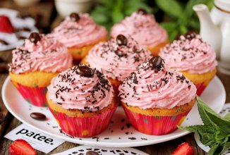 Капкейки с клубничным кремом