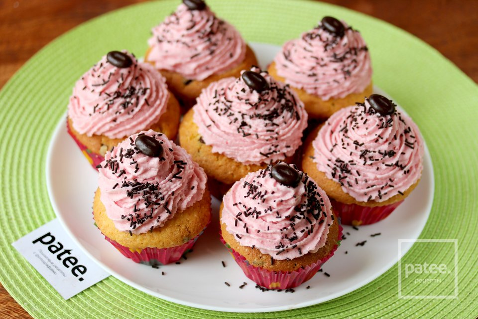 Капкейки с клубничным кремом - Шаг 19