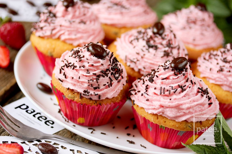 Капкейки с клубничным кремом - Шаг 20